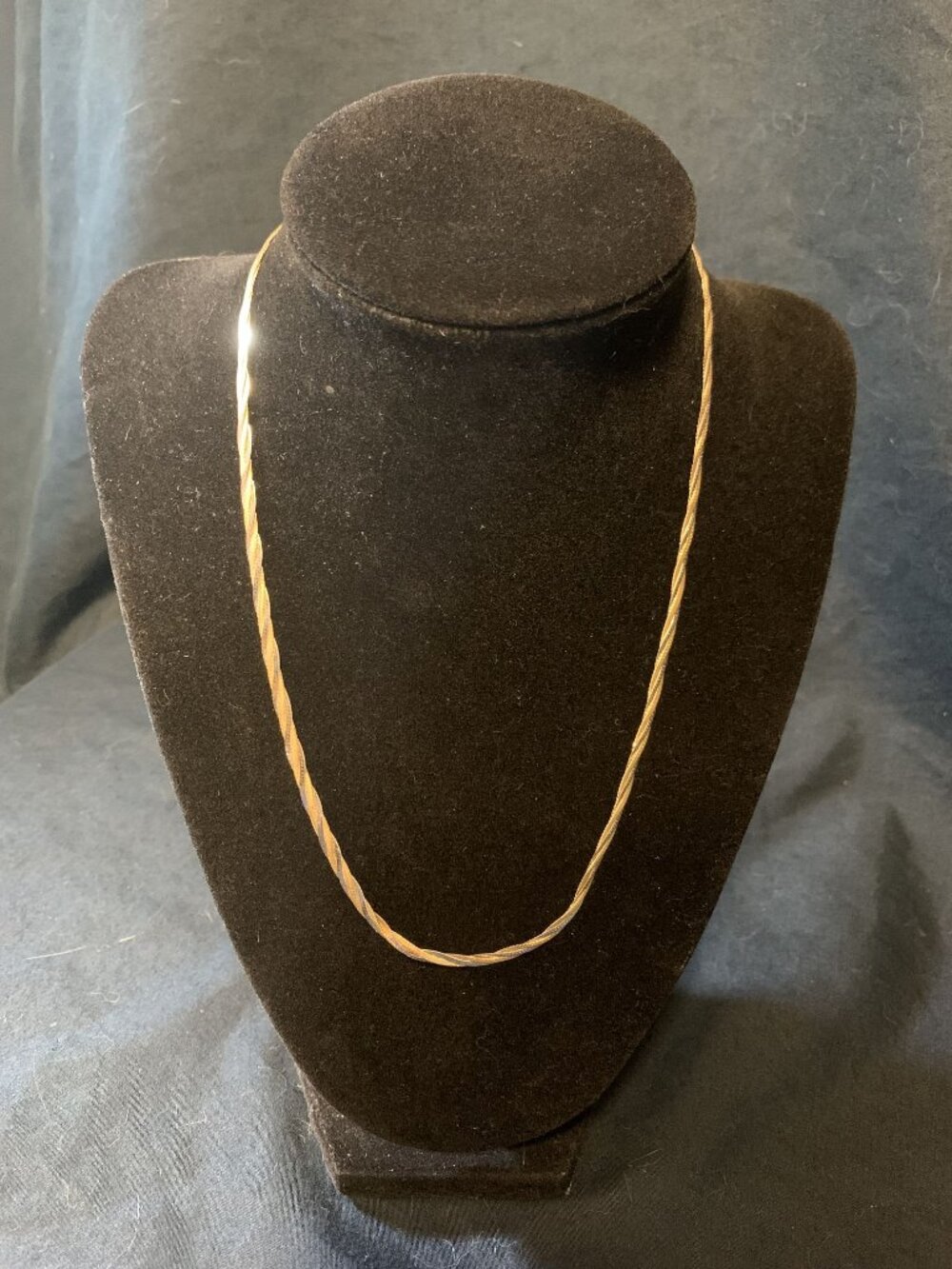 10 Carat Gold & Silver Twisted Chain 9”